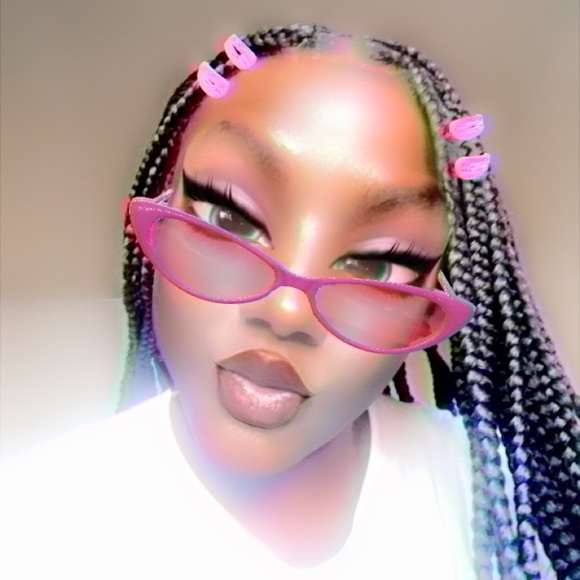 Meet your Posher, Vanessa - Picture 1 of 1